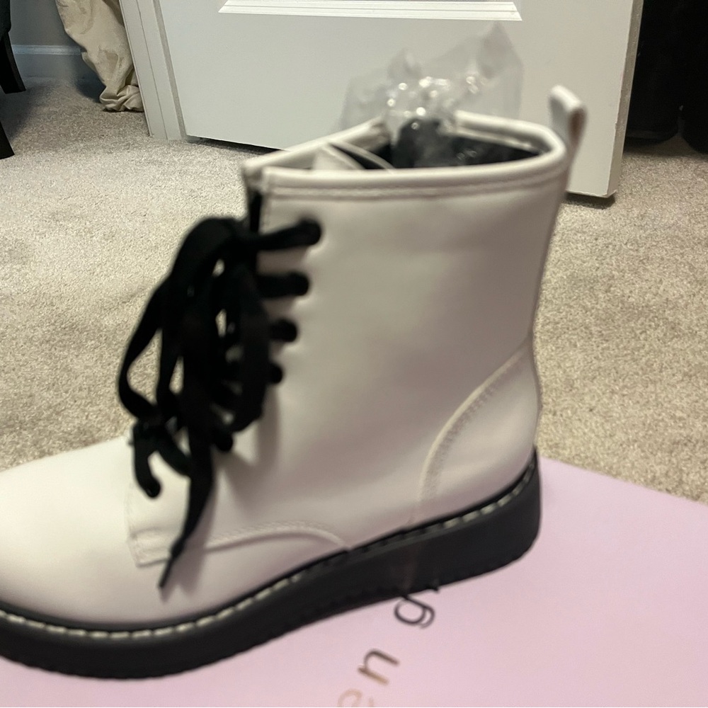 Brand new Madden Girl Kurt Whit Pari Boots Size 7